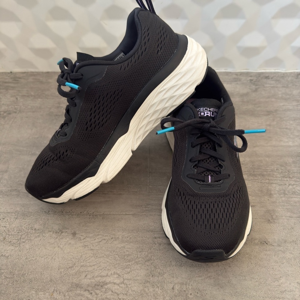 Skechers Womens Max Cushioning Premier 2.0 Size 7 - Picture 2 of 11